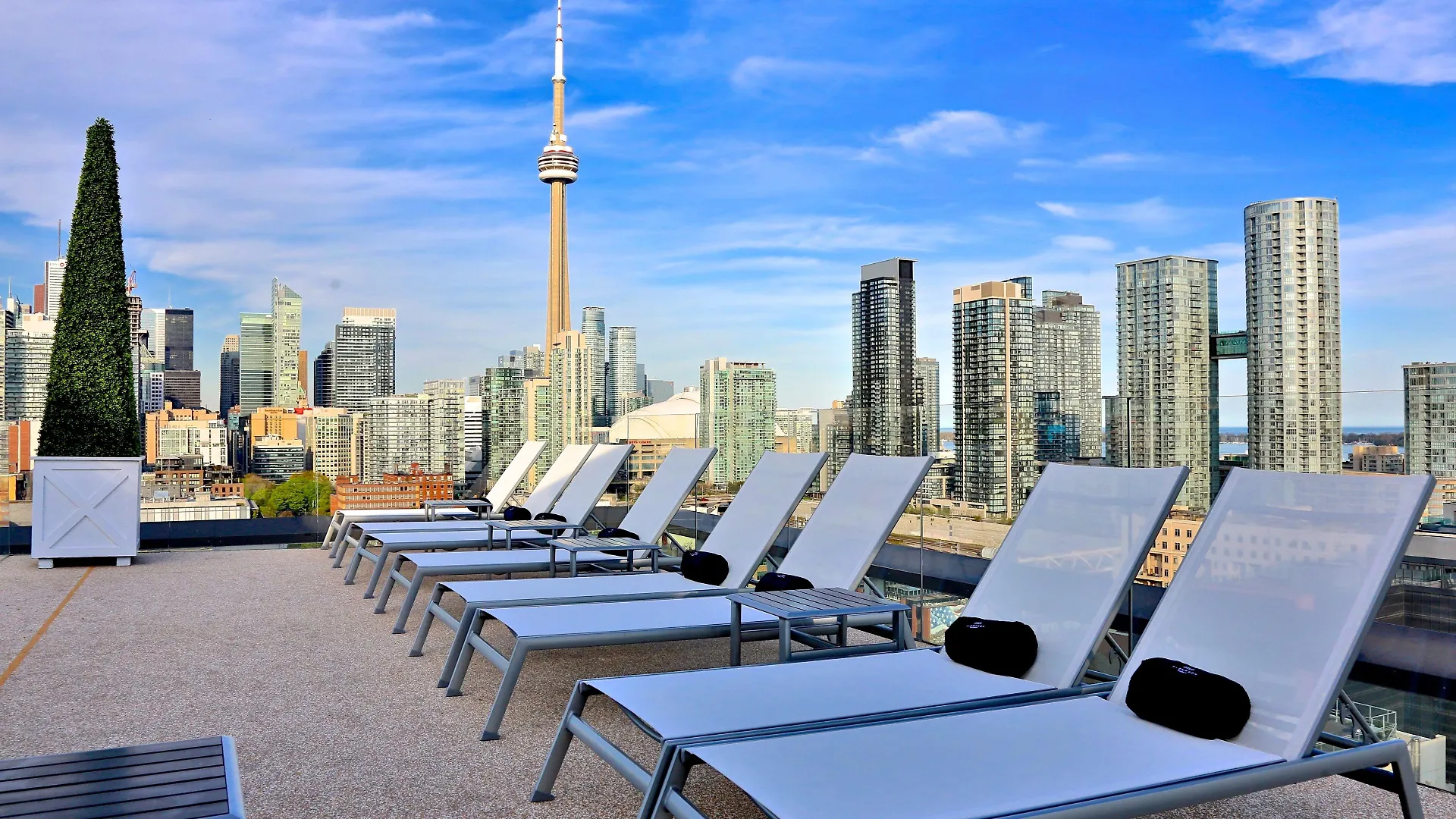 1 Hotel Toronto 5*,  Canadá